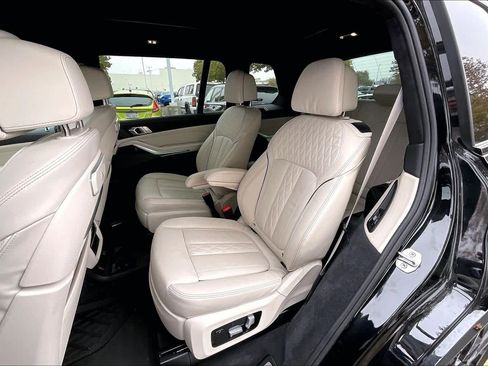 Used 2025 BMW X7 M60i image 27