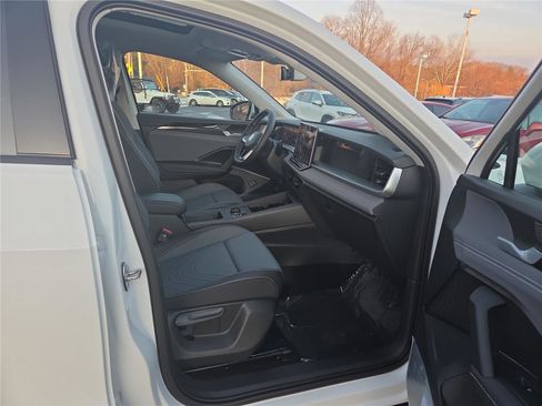 New 2026 Volkswagen Tiguan SE image 28