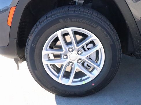 New 2025 Jeep Grand Cherokee Laredo X w/ Luxury Tech Group I image 18