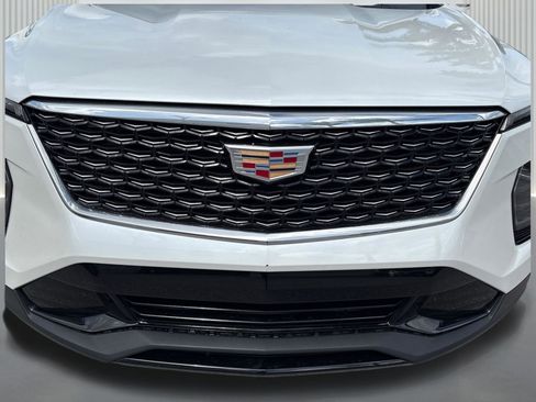 Used 2024 Cadillac XT4 Premium Luxury FWD image 12