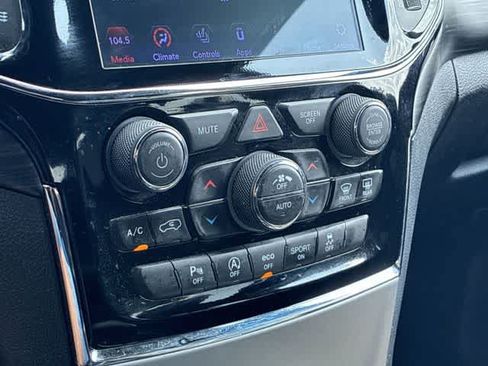 Used 2020 Jeep Grand Cherokee Laredo w/ Laredo X Package RWD image 40