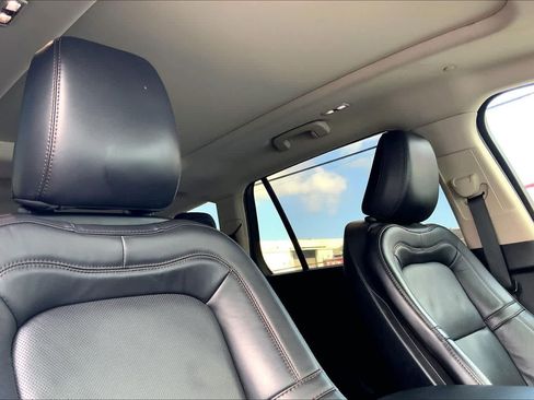 Used 2021 Lincoln Aviator Grand Touring w/ Elements Package Plus AWD/4WD image 31