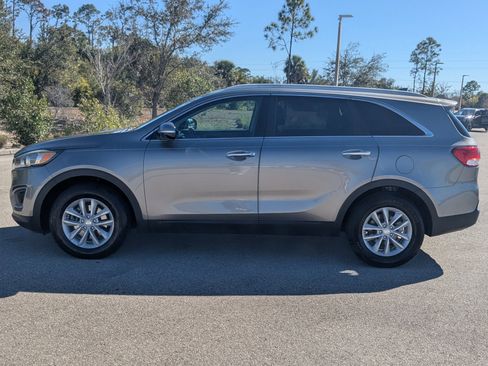 Used 2018 Kia Sorento LX image 8