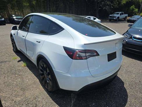Used 2022 Tesla Model Y Performance AWD/4WD image 3