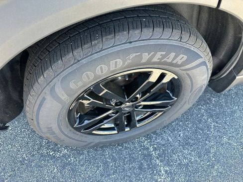 Certified 2022 Ford Explorer XLT w/ Equipment Group 202A AWD/4WD image 19