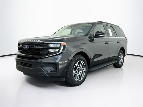 Used 2025 Ford Expedition Active AWD/4WD image 3