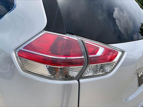 Used 2016 Nissan Rogue SL w/ SL Premium Package FWD image 29