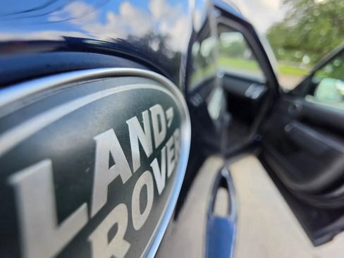 Used 2022 Land Rover Discovery S AWD/4WD image 10