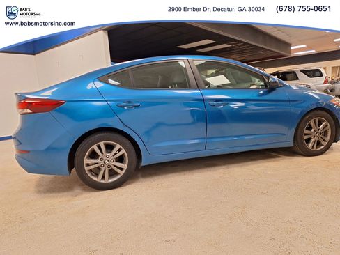 Used 2017 Hyundai Elantra SE image 10