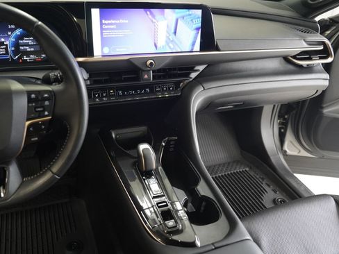 Used 2024 Toyota Crown AWD/4WD image 21