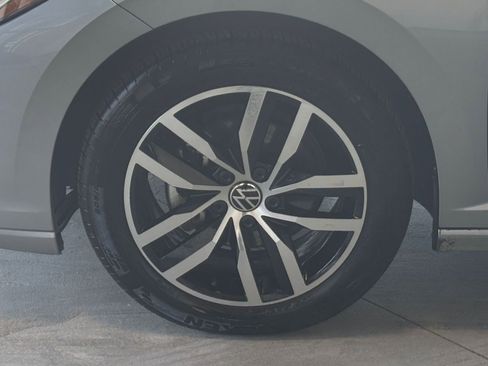 Used 2025 Volkswagen Jetta SE image 32