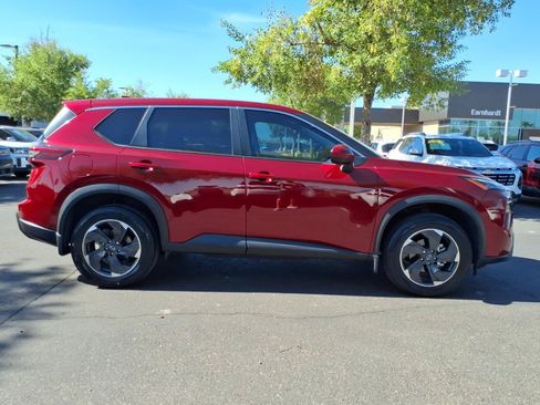 Used 2024 Nissan Rogue SV FWD image 6