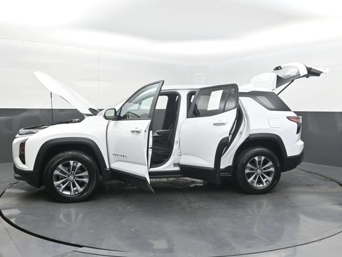 Used 2025 Chevrolet Equinox LT FWD image 39