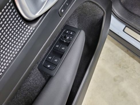 Certified 2025 Volvo XC40 B5 Plus image 22