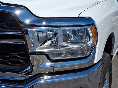 Used 2024 RAM 2500 Tradesman w/ Chrome Appearance Group AWD/4WD image 9