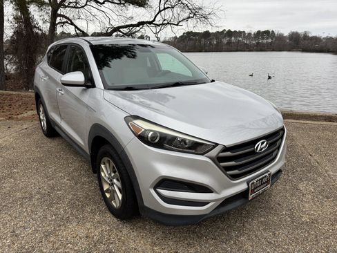 Used 2016 Hyundai Tucson SE image 2