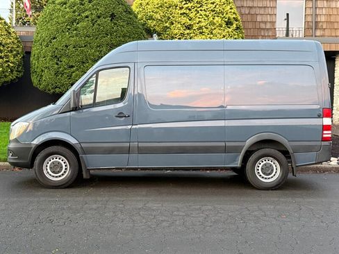Used 2018 Mercedes-Benz Sprinter 2500 image 2