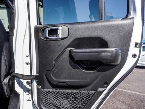 Used 2021 Jeep Gladiator Willys image 30