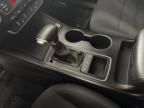 Used 2020 Kia Sorento S image 17