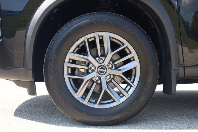 Used 2023 Nissan Rogue S AWD/4WD image 9