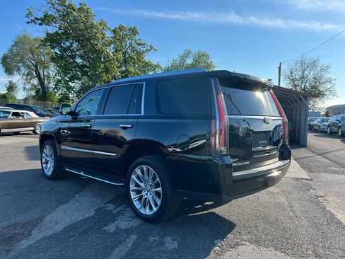 Used 2017 Cadillac Escalade Luxury AWD/4WD image 6