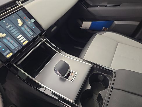 Used 2025 Land Rover Range Rover Velar Dynamic SE image 24