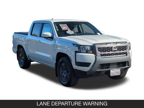Certified 2025 Nissan Frontier SV RWD image 2
