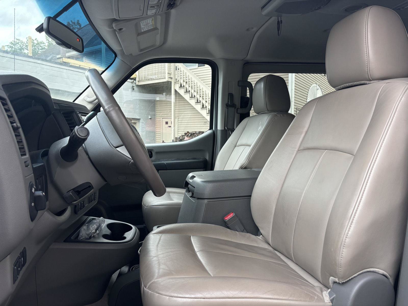 Used 2017 Nissan NV 3500 SL RWD image 3