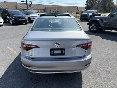 Used 2021 Volkswagen Jetta SE image 5