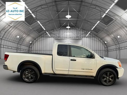 Used 2015 Nissan Titan SV w/ SV Value Truck Package AWD/4WD image 6