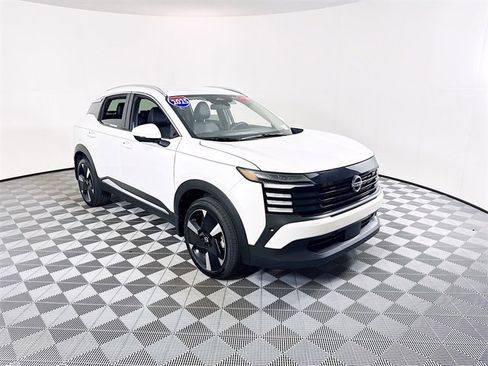 Certified 2025 Nissan Kicks SR image 1