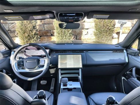 New 2026 Land Rover Range Rover Long Wheelbase SE image 12