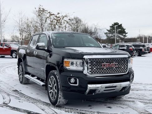 Used 2020 GMC Canyon Denali image 3