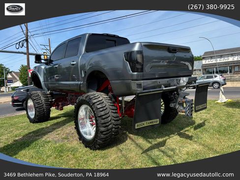 Used 2017 Nissan Titan SV AWD/4WD image 11