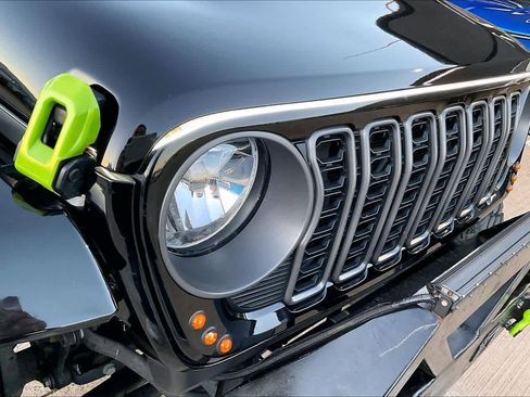 Used 2025 Jeep Gladiator Sport image 26