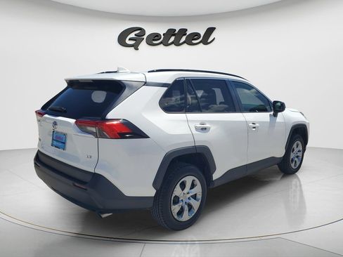 Used 2019 Toyota RAV4 LE FWD image 5