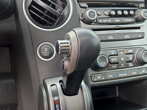 Used 2015 Honda Pilot Touring image 16