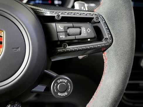 New 2026 Porsche Macan GTS image 25