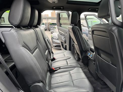 Used 2020 Land Rover Discovery Landmark image 18