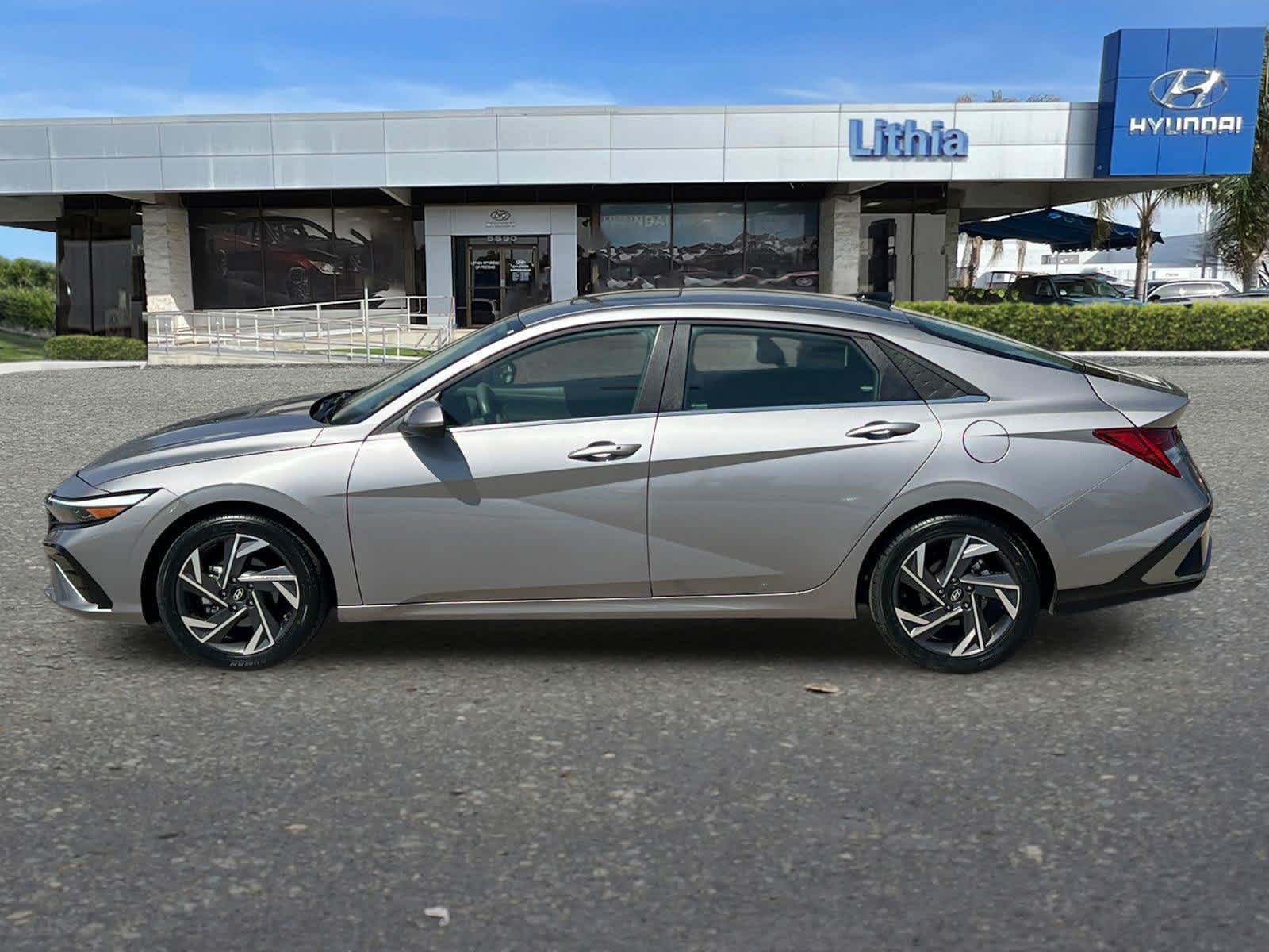 Certified 2025 Hyundai Elantra SEL FWD image 6