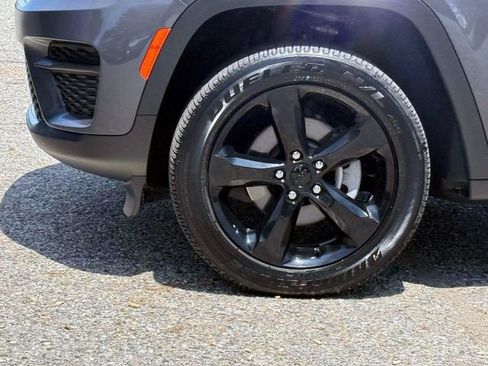 Certified 2024 Jeep Grand Cherokee Altitude AWD/4WD image 9