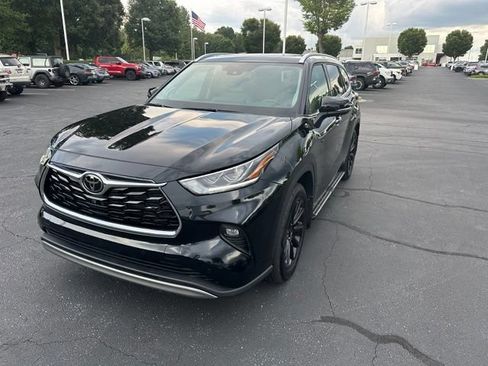 Used 2025 Toyota Highlander Platinum AWD/4WD image 4