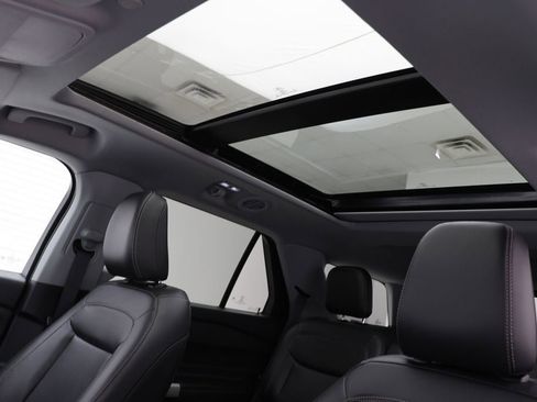 Used 2022 Ford Explorer XLT w/ Equipment Group 202A image 18