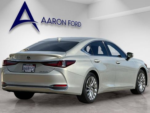 Used 2019 Lexus ES 300h w/ Accessory Package 2 image 5