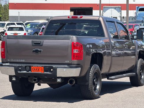 Used 2008 Chevrolet Silverado 2500 LTZ w/ Safety Package AWD/4WD image 5