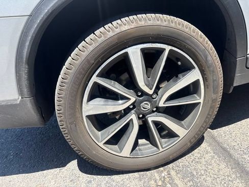 Used 2019 Nissan Rogue SL AWD/4WD image 13