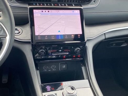 Used 2024 Jeep Grand Cherokee Limited 4xe image 10