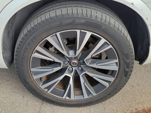 Used 2020 Volvo XC90 T5 Momentum w/ Protection Package Premier FWD image 6
