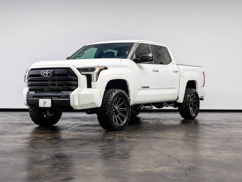 Used 2025 Toyota Tundra SR5 w/ SR5 Premium Package AWD/4WD image 7