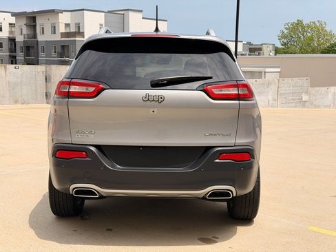 Used 2015 Jeep Cherokee Limited w/ Luxury Group AWD/4WD image 4